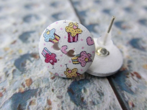 Holz Knopf Ohrstecker Cupcake Muffin Herz